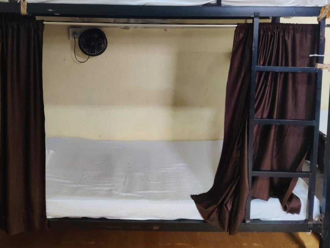 Super Dormitory Ac Deluxe - Mumbai — Photos 1